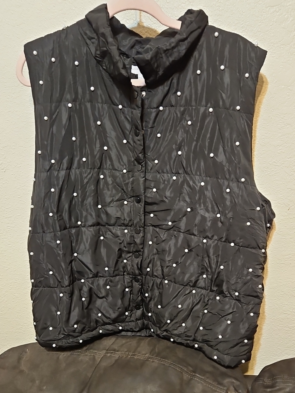 Sleeveless Quilted Pearl-Accent Vest - Black